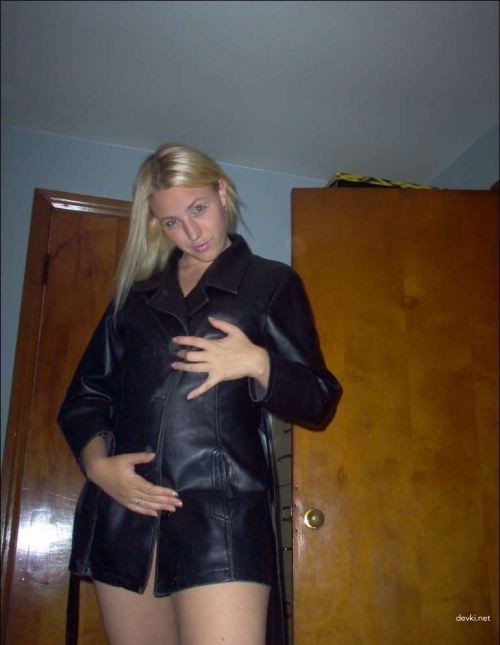 Blonde with Small Boobs: Explicit and Bold Photoshoot