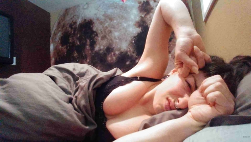 Uninhibited Girl's Private Erotic Photoshoot