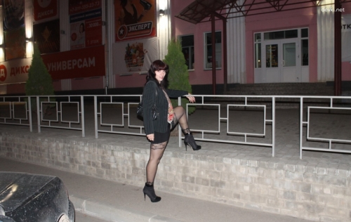 Mature Woman's Pantyless Evening Stroll - Explicit Outdoor Walk Photo