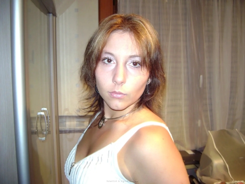 Explicit Photo of a Sexy Chick: Hot and Revealing Shot!