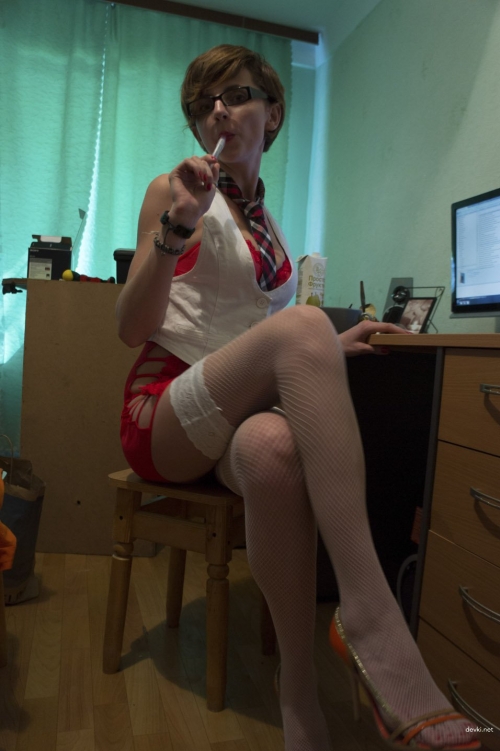 Hot Amateur Babe's Explicit Home Sex Photo Shoot