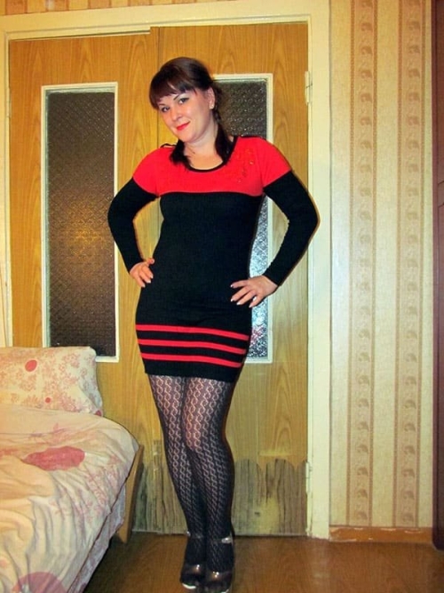 Russian Wife Poses Seductively: Hot and Explicit Photoshoot