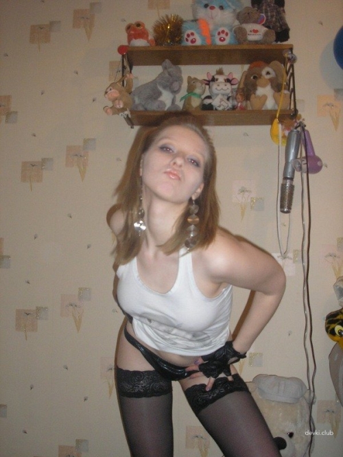 Steamy Home Erotica with Sexy Blonde - Explicit XXX Photos
