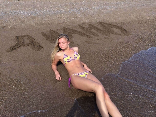 Amateur Erotic Photos of Cute Girl - Explicit Nude Pics!