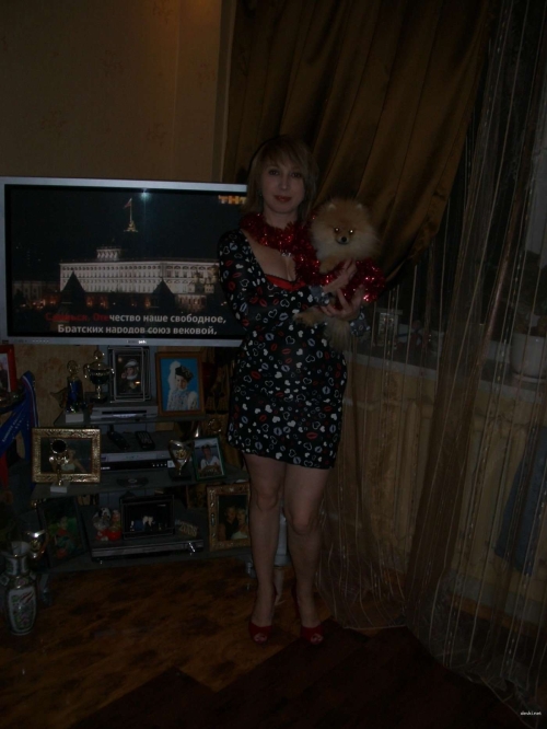 Hot Homemade Wife Photo: Sexy Russian MILF Shows Off in Intimate Picture