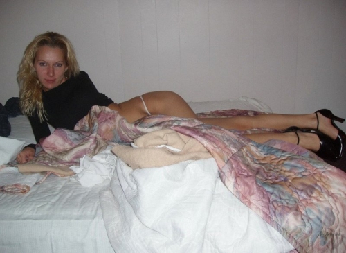 Slim Girl in Bed: Explicit and Sensual Bedroom Photoshoot
