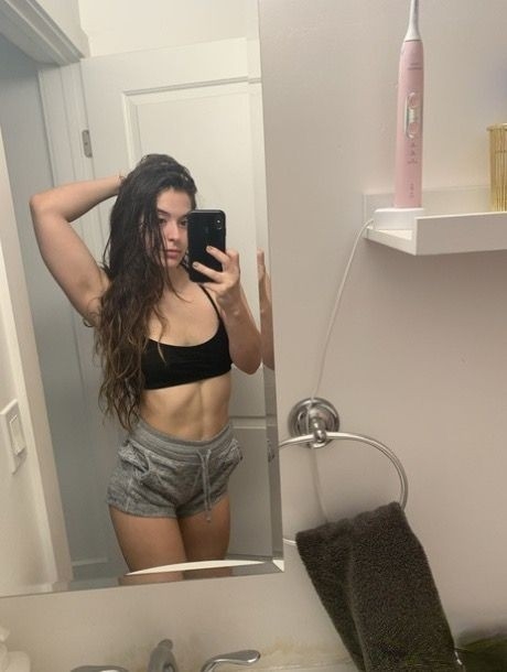 Young Brunette Babe Exposes Her Holes in Sultry Selfies