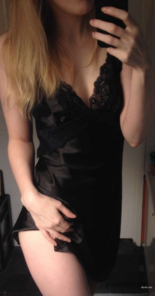 Skinny Blonde Girl Selfie: Explicit Photo of Slim Young Woman