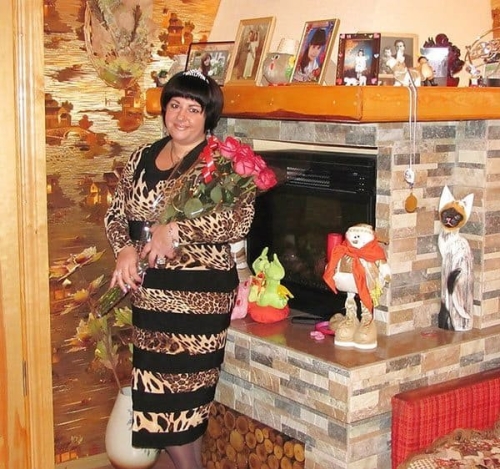 Russian BBW Wife Poses Nude