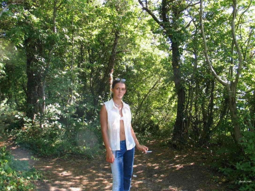 Sexy Girl Strips Outdoors: Hot Nude Woman Undressing in Nature
