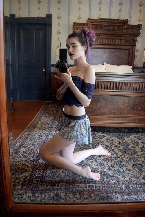 Explicit Nude Selfie of College Student - Hot Young Girl Shows All