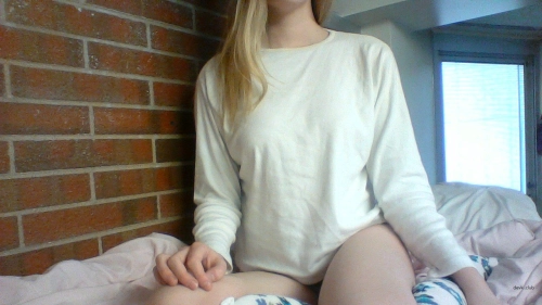 Intimate Girl Photo: Explicit and Uncensored Images of a Seductive Woman