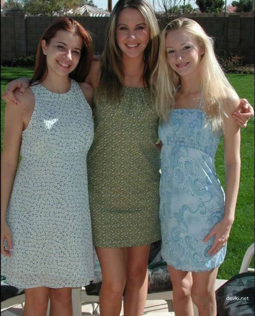 Girls Removing Panties: Explicit Photo of Women Undressing