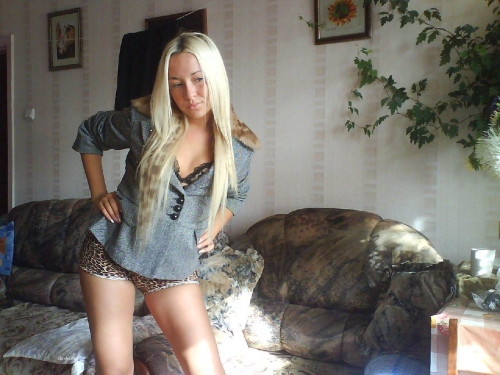 Seductive Blonde Takes Selfies: Explicit and Sultry Self-Portraits