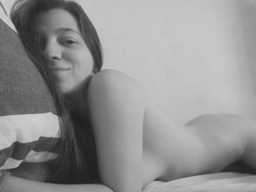 Sensual Home Photo of Young Girl: Explicit and Provocative Shot