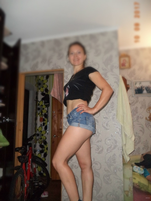 Bold Wife Open to Explicit Photos: Unapologetically Sensual & Provocative