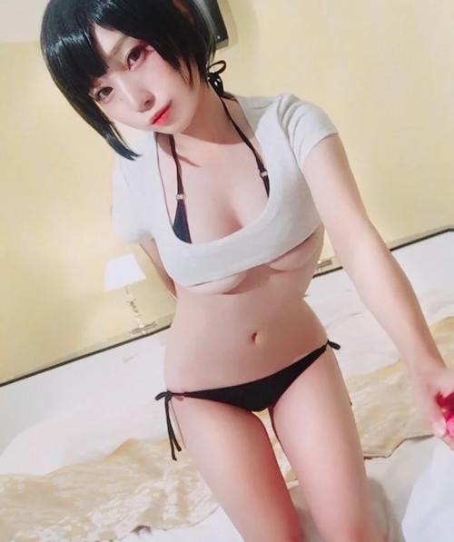 Sexy Japanese Girls: Seductive Beauties Exposed in Provocative Photos