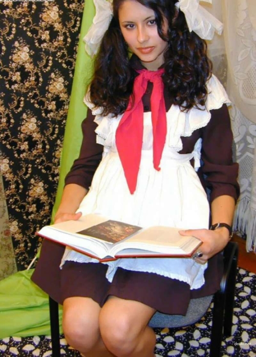 Naked Schoolgirl Photo: Explicit Teen Student Strips Off Uniform