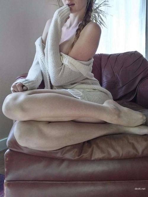 Seductive Girl with Gorgeous Body: Explicit and Sensual Photo Shoot