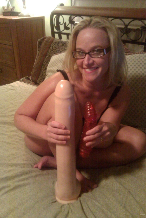 Stunning Mature Lady in Explicit Porn Photo - Hot MILF Shows It All!