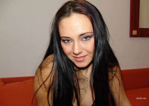 Brunette Babe Gets Creampied in Her Pussy