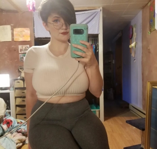 Sweet and Busty Girl: Explicit and Seductive Blonde with Luscious Curves