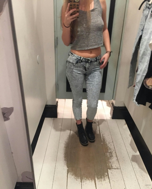 Sultry Babe Snaps Selfies in Fitting Room - Explicit Mirror Selfies