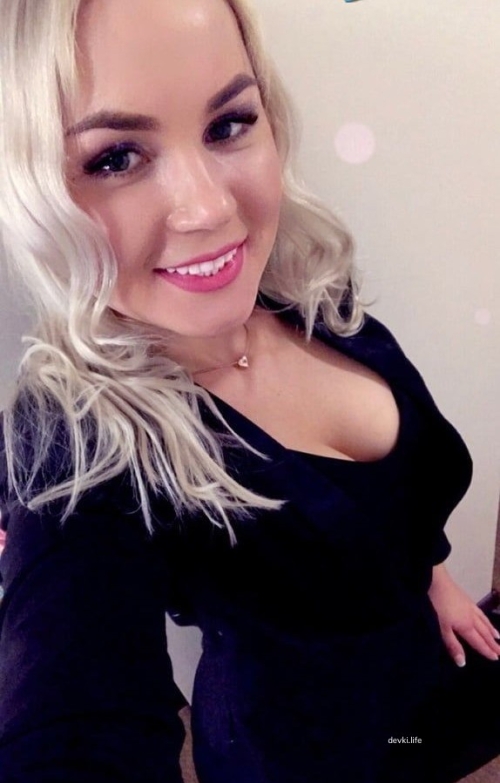 Seductive Blonde's Explicit Selfie: Tempting and Provocative Photo of a Blonde Woman