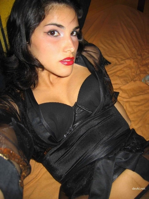 Arab Slut Gets Hardcore Pussy Pounded by Big Cock