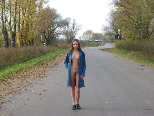 Voluptuous Beauty Struts Naked - Explicit Figure Skater Strolls Boldly