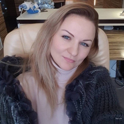 Capturing Pussy for Lover: Explicit Amateur Vagina Photo