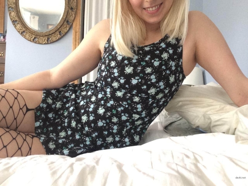 Blonde Finger-Fucks Pussy: Hot Solo Masturbation Session