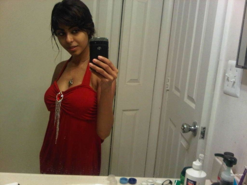 Private photo of busty Indian girl with stunning figure