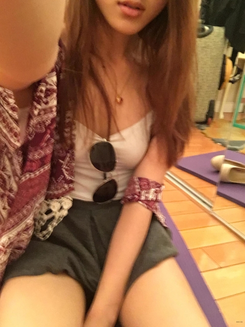 Explicit Nude Photos of a Naked Girl - Private and Uncensored