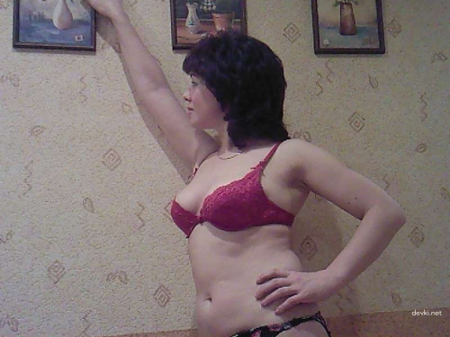 Mature MILF's Private Explicit Photo - Naughty Mom Exposed!