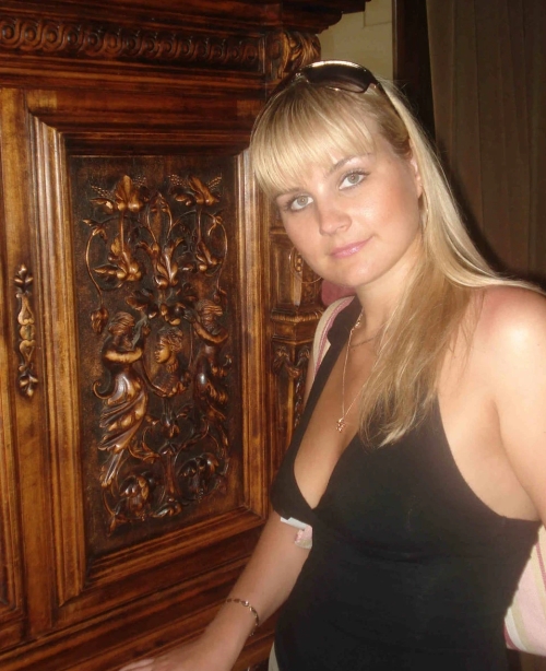 Blonde Dream Babe in Explicit Action: Hot and Steamy XXX Photoshoot
