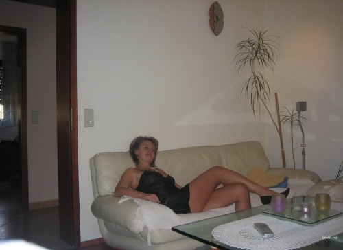 Explicit Mature Woman Erotic Home Photoshoot