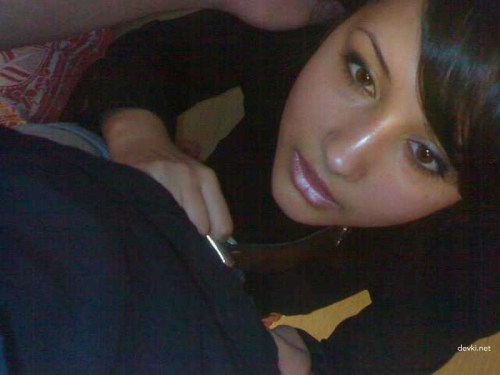 Hot babe enjoys giving blowjob to her man - Explicit oral sex action