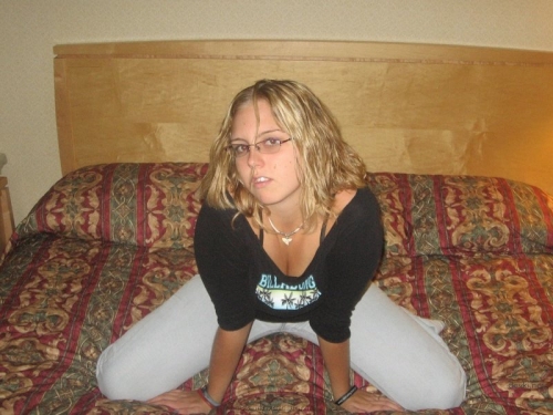 Aunt Shows Pussy on Camera: Explicit Amateur Porn Video