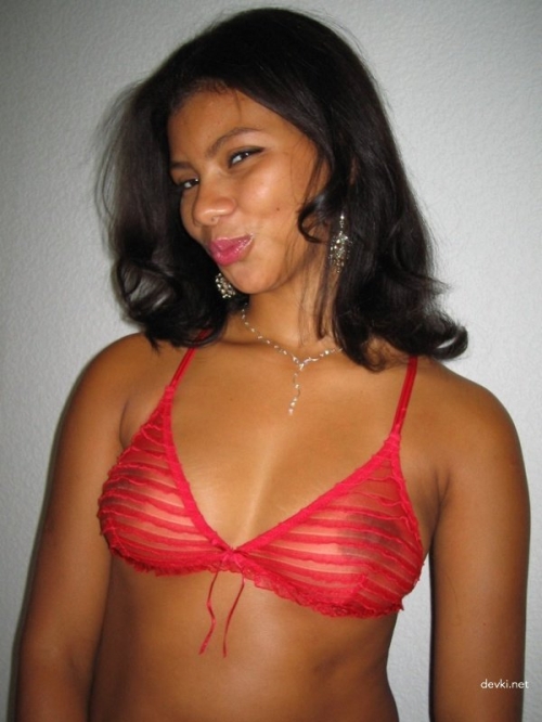 Naked Mulatto Woman Exposing Herself in Explicit Photo Shoot