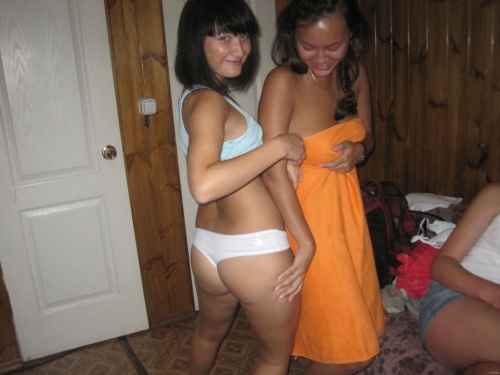 Explicit Naked Girlfriends Photo from Smartphone - Hot and Uncensored!