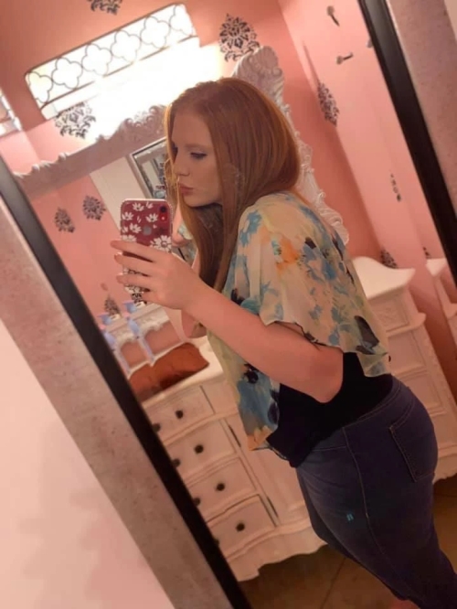 Voluptuous Redhead's Naughty Selfies: Curvy and Fiery Pics