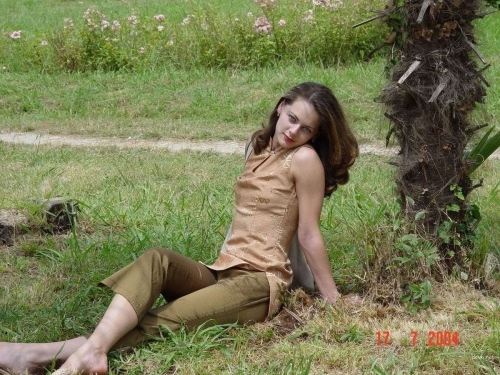Golden Shower Lover Gets Wet and Wild in Amateur Porn