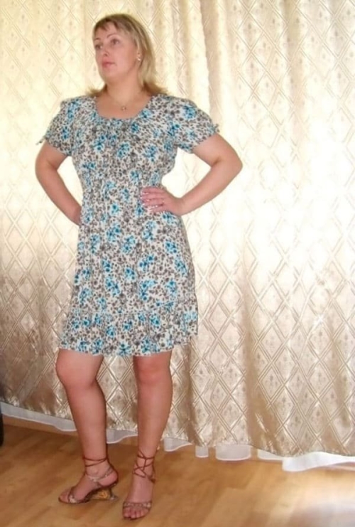 Russian Housewife Poses Boldly in Explicit Photoshoot