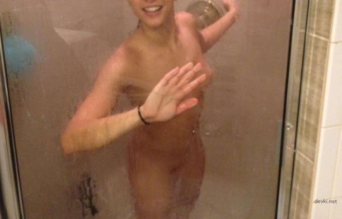 Seductive Home Photo of Young Student - Explicit Selfie of Hot College Girl