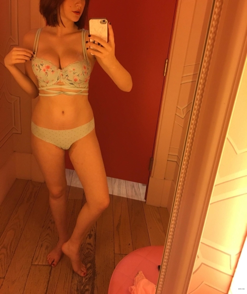 Private XXX Photo of Girl: Uncensored Nude Selfies!