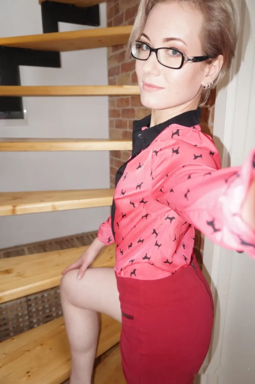 Lonely MILF Poses Seductively in Kitchen - Hot and Sexy Photoshoot