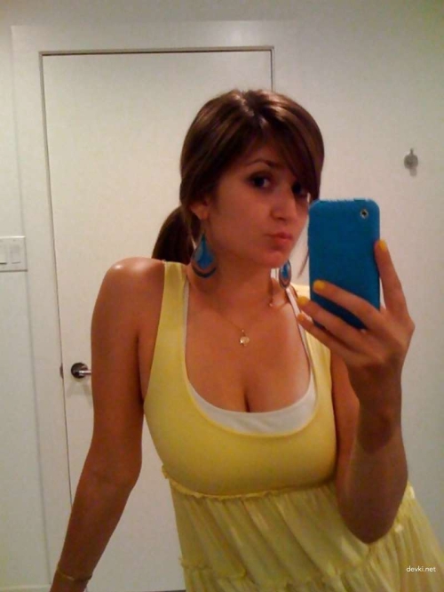 Sexy Nude Girl Photo: Hot Young Woman Poses Explicitly