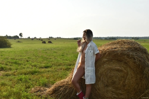 Naked Woman by Haystack: Explicit Outdoor Nude Photoshoot