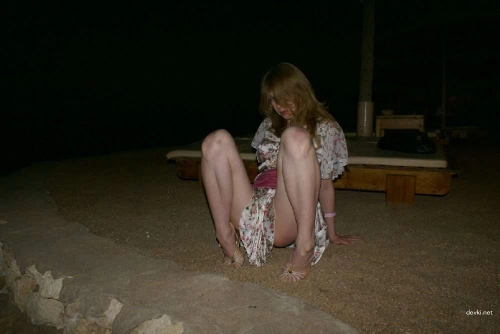 Mature woman flaunts her pussy: explicit photo display